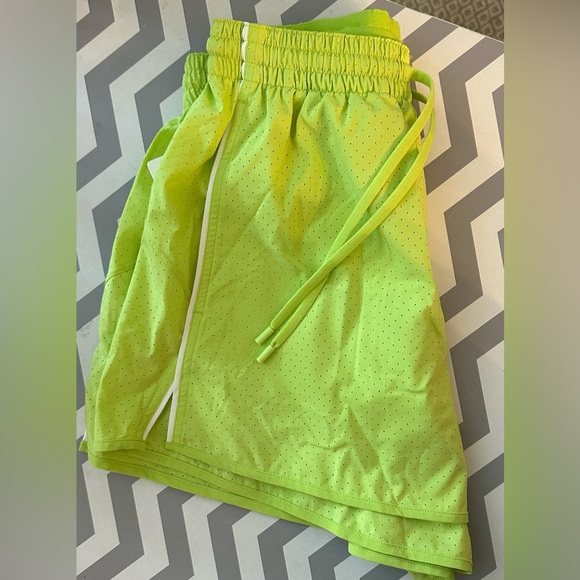 Lululemon Court Rival High-Rise Short 3” Perforated NWT - Picture 5 of 6